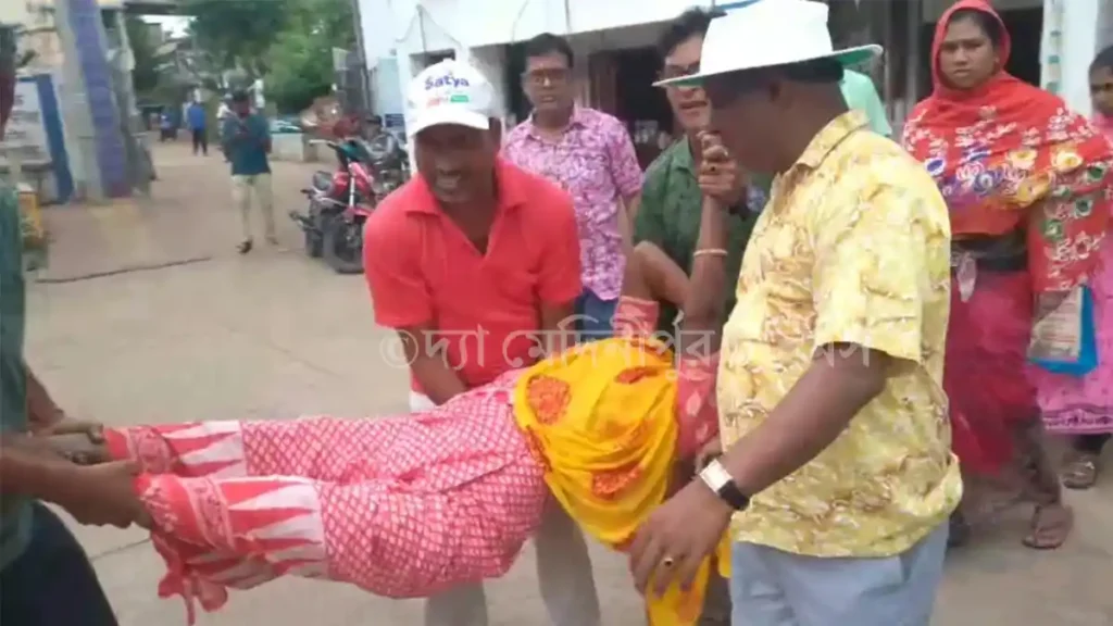 মানবিকতার নজির! অসুস্থ বৃদ্ধাকে সাহায্য করতে এগিয়ে এলেন ডেবরা পঞ্চায়েত সমিতির সহ-সভাপতি প্রদীপ কর