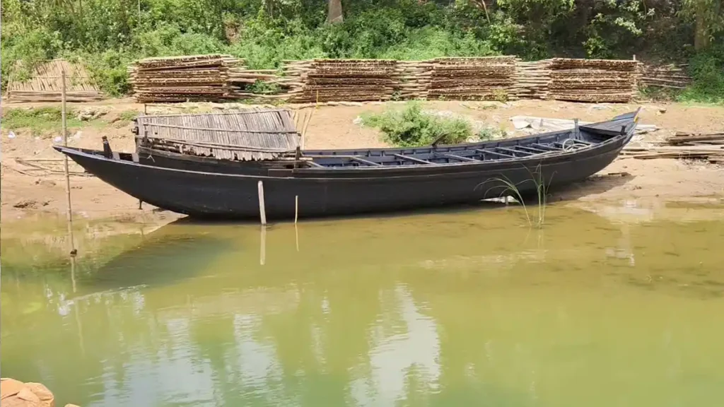 বর্ষা নামতেই ফের আতঙ্ক! স্থায়ী ব্রীজের দাবিতে ফুঁসছে ডেবরার টাবাগেড়িয়া