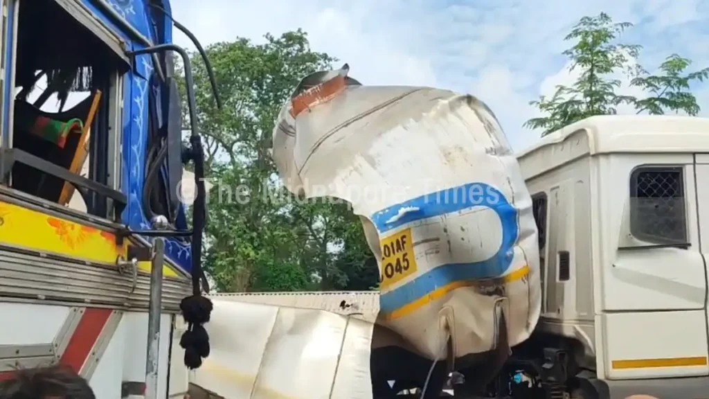 ডেবরায় গ্যাস ট্যাঙ্কার বিস্ফোরণে চাঞ্চল্য