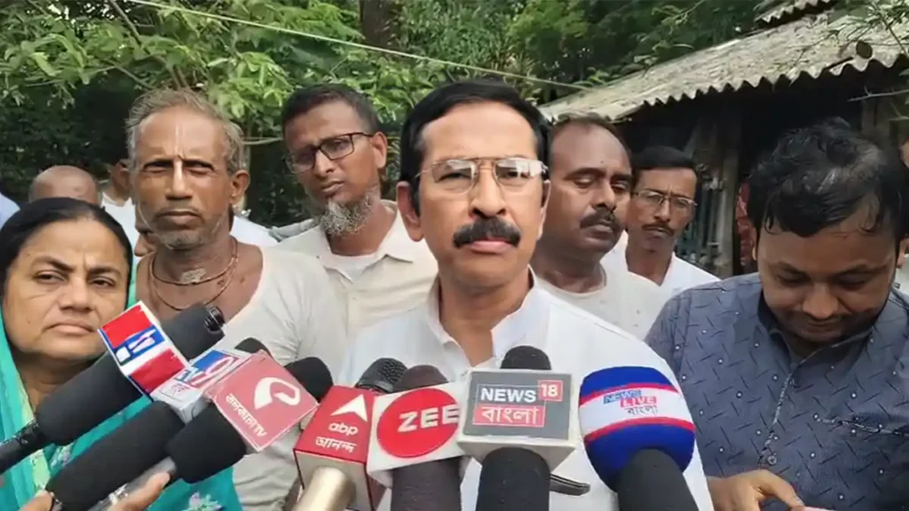 পাঁশকুড়ায় আত্মঘাতী নাবালকের পরিবারের পাশে প্রদেশ কংগ্রেস সভাপতি