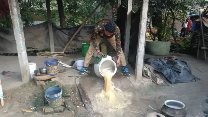 পিংলার ফতেপুর, হান্দোল-সহ একাধিক চোলাই মদের ঘাঁটিতে হানা,