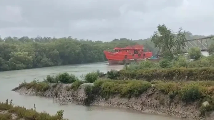 নিম্নচাপ ও প্রাক বর্ষার জেরে বাংলায় আপাতত দুর্যোগের পূর্বাভাস